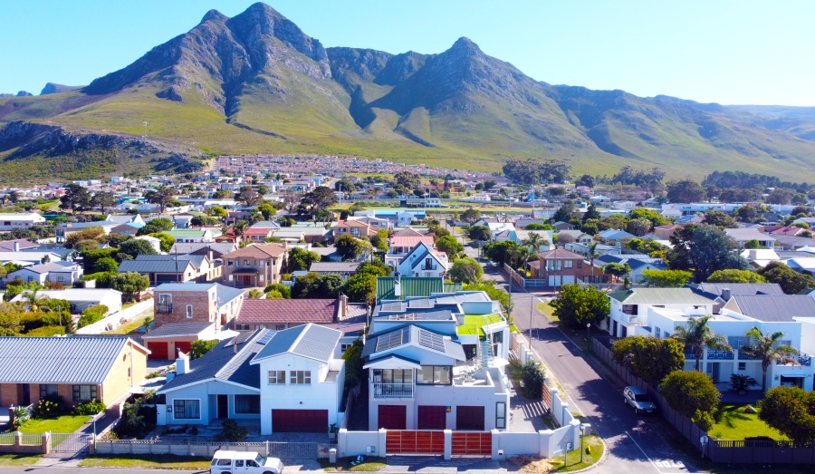 7 Bedroom Property for Sale in Kleinmond Western Cape